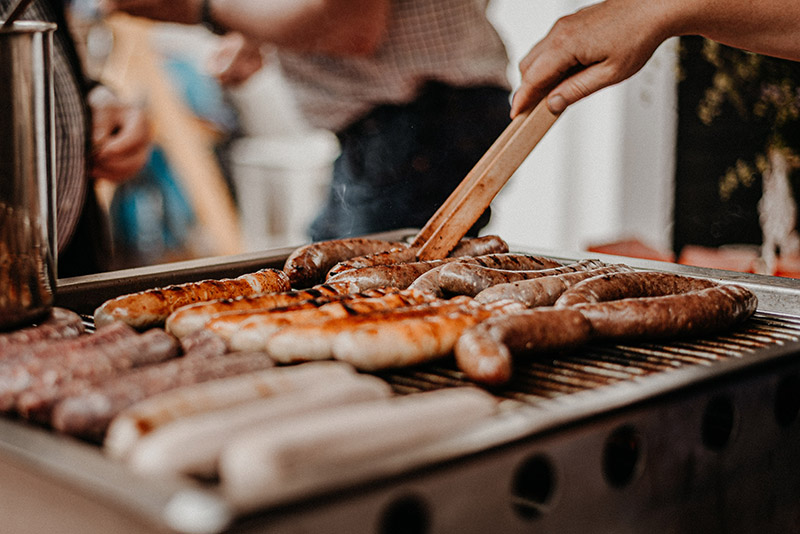 Freuen Sie sich auf eine saftige Bratwurst in Denkingen